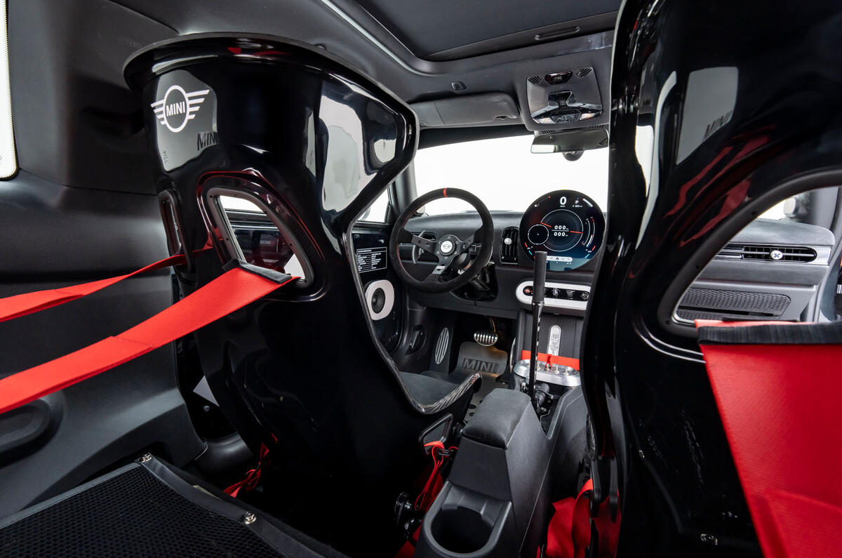 Δύο νέα Cooper JCW τιμούν την αγωνιστική κληρονομιά της ΜΙΝΙ